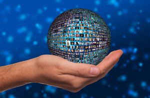 Maailma on kämmenellä